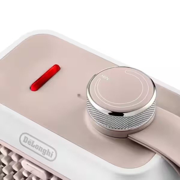 ⁦دفاية بمروحة ديلونجي Capsule Desk Ceramic، بقوة 360 وات، بينك - HFX10B03.PK⁩ - الصورة ⁦3⁩