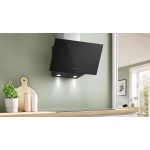⁦شفاط بوش مائل 60 سم سيري 2 - معدل الشفط 360 متر مكعب / ساعة - إضاءة LED - زجاج أسود - DWK63PJ61T⁩ - الصورة ⁦5⁩