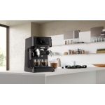 ⁦ماكينة قهوة اسبريسو ديلونجي ستيلوسا مانيوال، 1100 وات، اسود - EC235.BK⁩ - الصورة ⁦2⁩